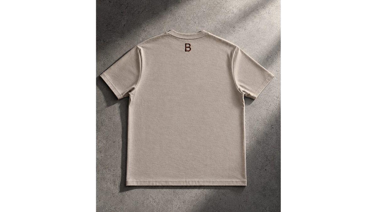 P8 Amse Beige Tee, achterkant